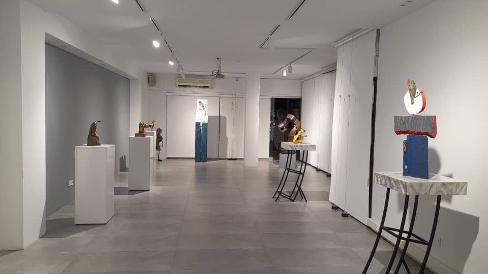 مجسمه‌های بی زمان ۱۴ هنرمند از تناولی یا یاراحمدی در یک نمایشگاه