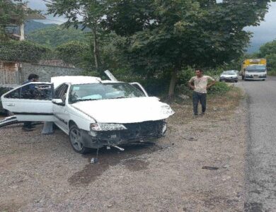 مصدوم شدن ۶ نفر بر اثر تصادف دنا و پژو پارس در جاده توسکستان