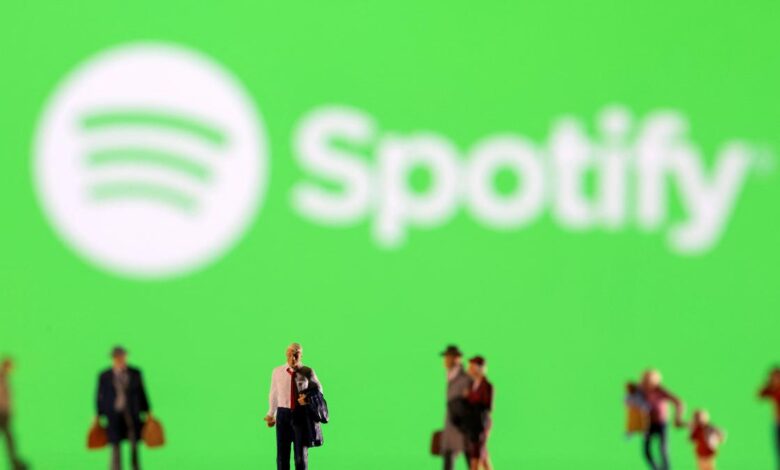 شما از Spotify برای گوش دادن به موسیقی استفاده می کنید. در اینجا نحوه سرازیر شدن پول از تبلیغات و هزینه اشتراک به هنرمندان آمده است